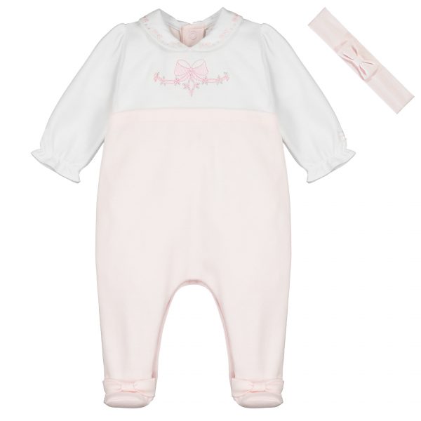 A beautiful pink and white baby girls’ babygrow with a simple white rounded collar is perfect for new baby. The top of the babygrow is white and the lower part pink. A pretty embroidered bow sits in the centre of the chest and foot bows add a lovely touch. A matching hairband completes this gorgeous little outfit. Finer Details: New baby gift Embroidered bow detailing Matching hairband 100% soft cotton Full back opening and leg opening with poppers for easy changing