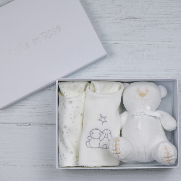 Another gift option for your new addition to the family. Containing our lovable Emile white bear and 2 practical bibs, one with pale grey star print and the other with embroidered Emile and Rose, they are made from soft cotton with towelling on the reverse. This little gift comes in a white gift box with a clear window adorned with the signature Emile et Rose logo and ribbon detailing and is lined with tissue paper.