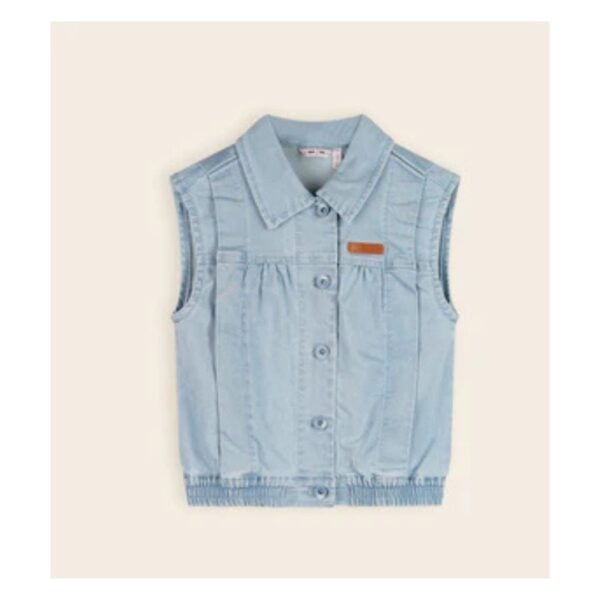 Add a bold touch to your outfit with this versatile denim vest! Ideal for playing with layers and giving your look that little bit extra. This vest makes every outfit more interesting and creates an exciting, layered style. Perfect for combining with dresses, tops and blouses from the collection for a quirky and unique look. A must-have item for girls who like to experiment with their style!
